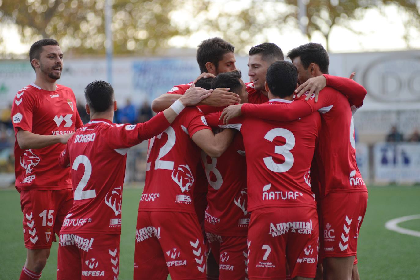 Julio Algar fue expulsado tras una jugada dudosa, pero los granas dieron demasiadas facilidades en defensa a su rival, que ganó su primer partido en casa esta temporada