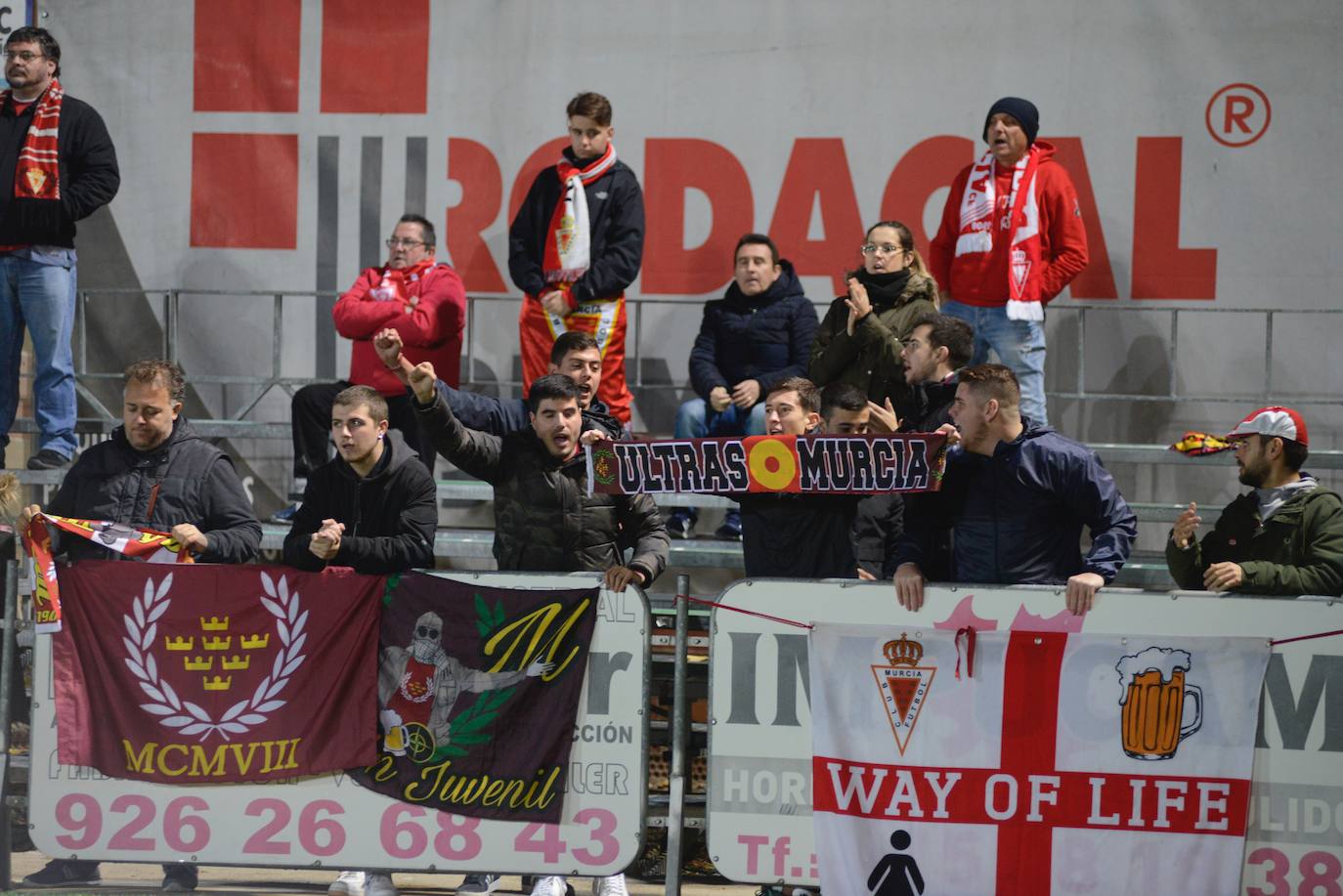 Julio Algar fue expulsado tras una jugada dudosa, pero los granas dieron demasiadas facilidades en defensa a su rival, que ganó su primer partido en casa esta temporada