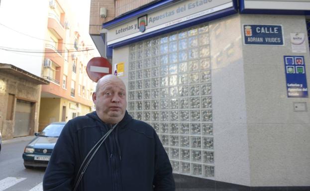 Miguel Ángel, ganador del primer premio de Lotería Nacional. 