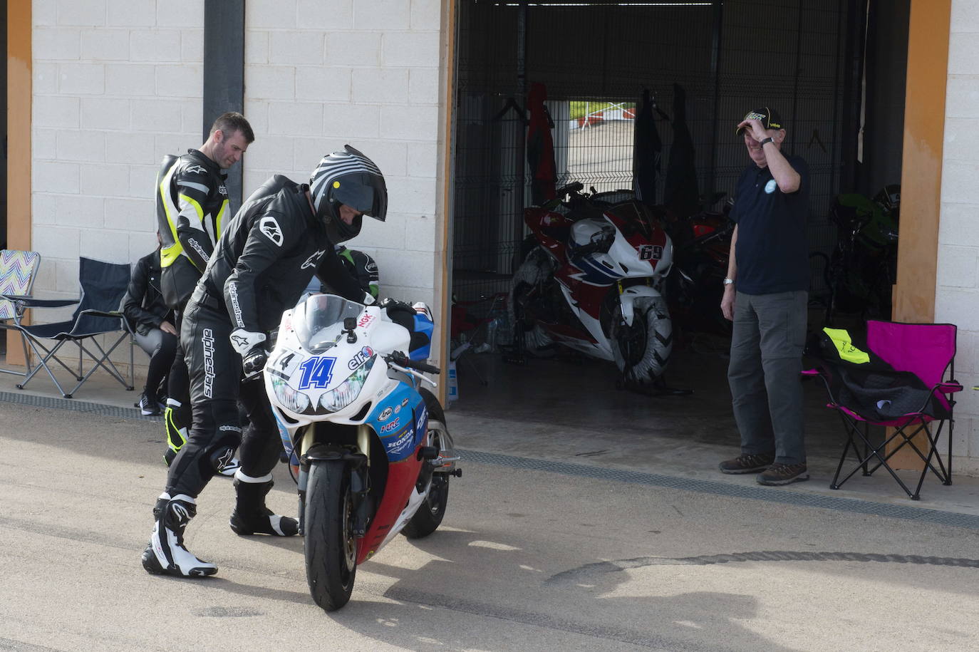 El trazado, mejorado y ensanchado, acoge también competiciones automovilísticas pero está penalizado por la falta de homologación y de apoyos.