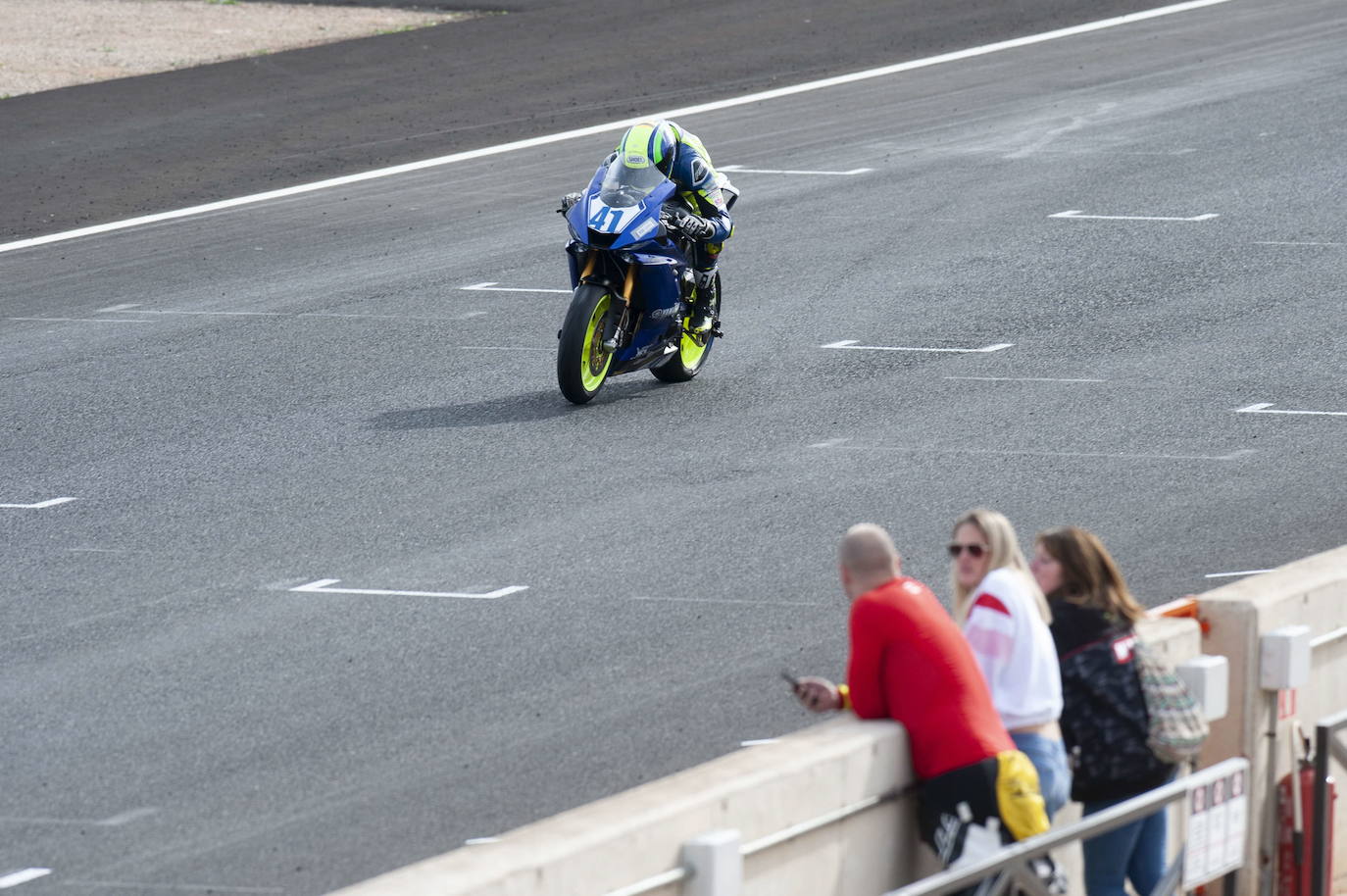 El trazado, mejorado y ensanchado, acoge también competiciones automovilísticas pero está penalizado por la falta de homologación y de apoyos.