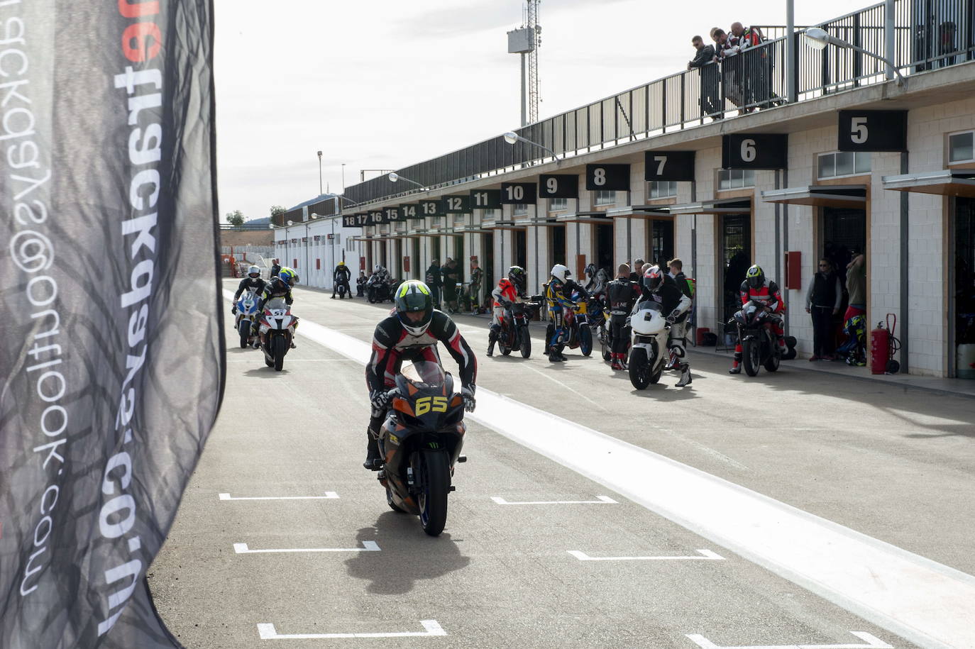 El trazado, mejorado y ensanchado, acoge también competiciones automovilísticas pero está penalizado por la falta de homologación y de apoyos.