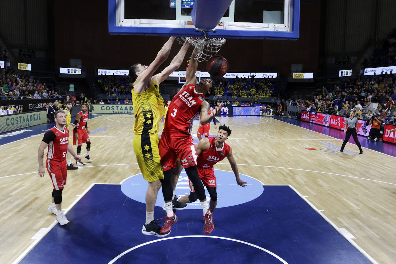 El tercer cuarto fue en el que el Iberostar cimentó su victoria frente a un equipo donde no se dieron los pasos adelante necesarios por la baja de Booker