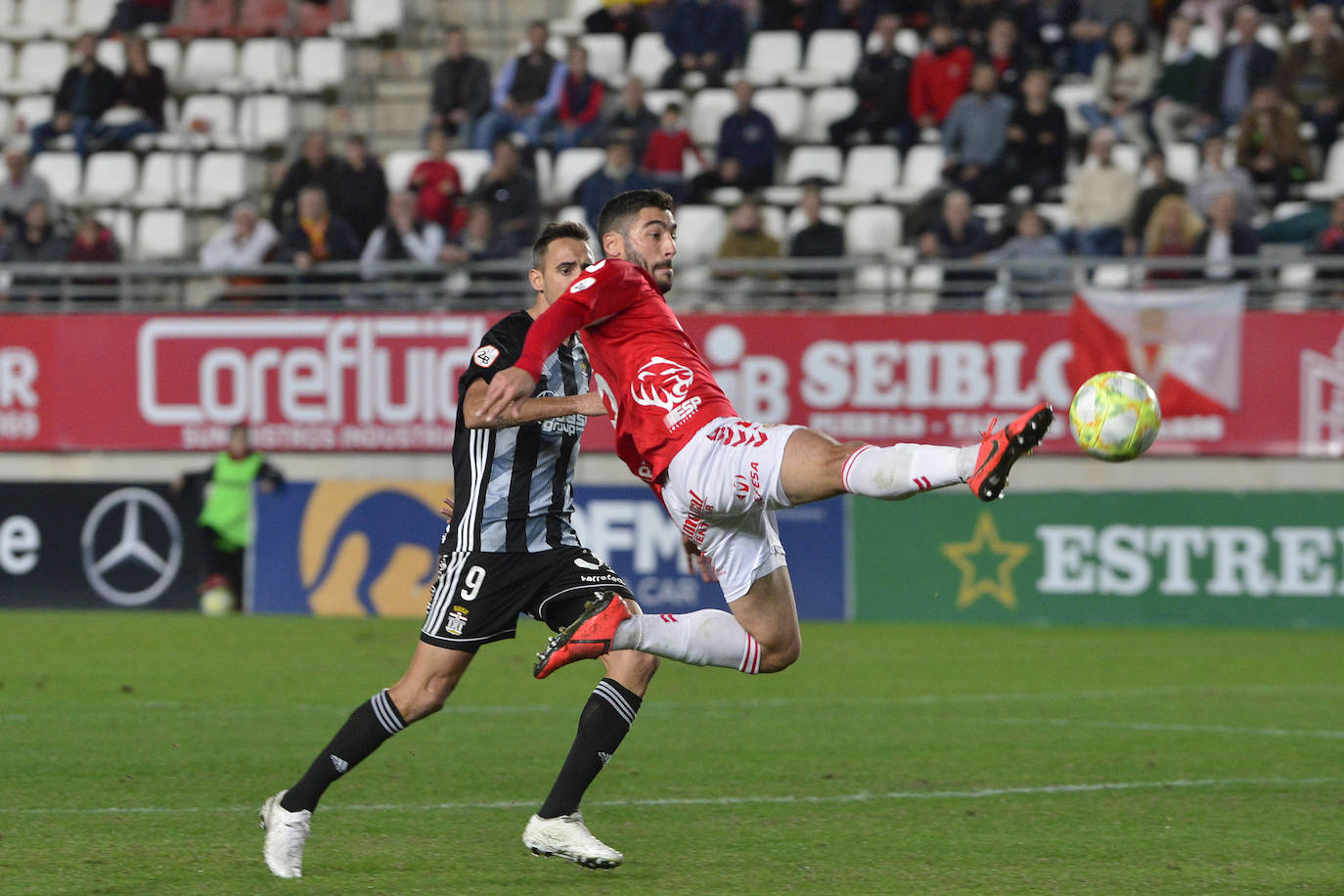 El Cartagena fue mejor en la primera parte, pero el amor propio de los de Adrián Hernández decantó un duelo en el que marcaron Edu Luna y Víctor Meseguer