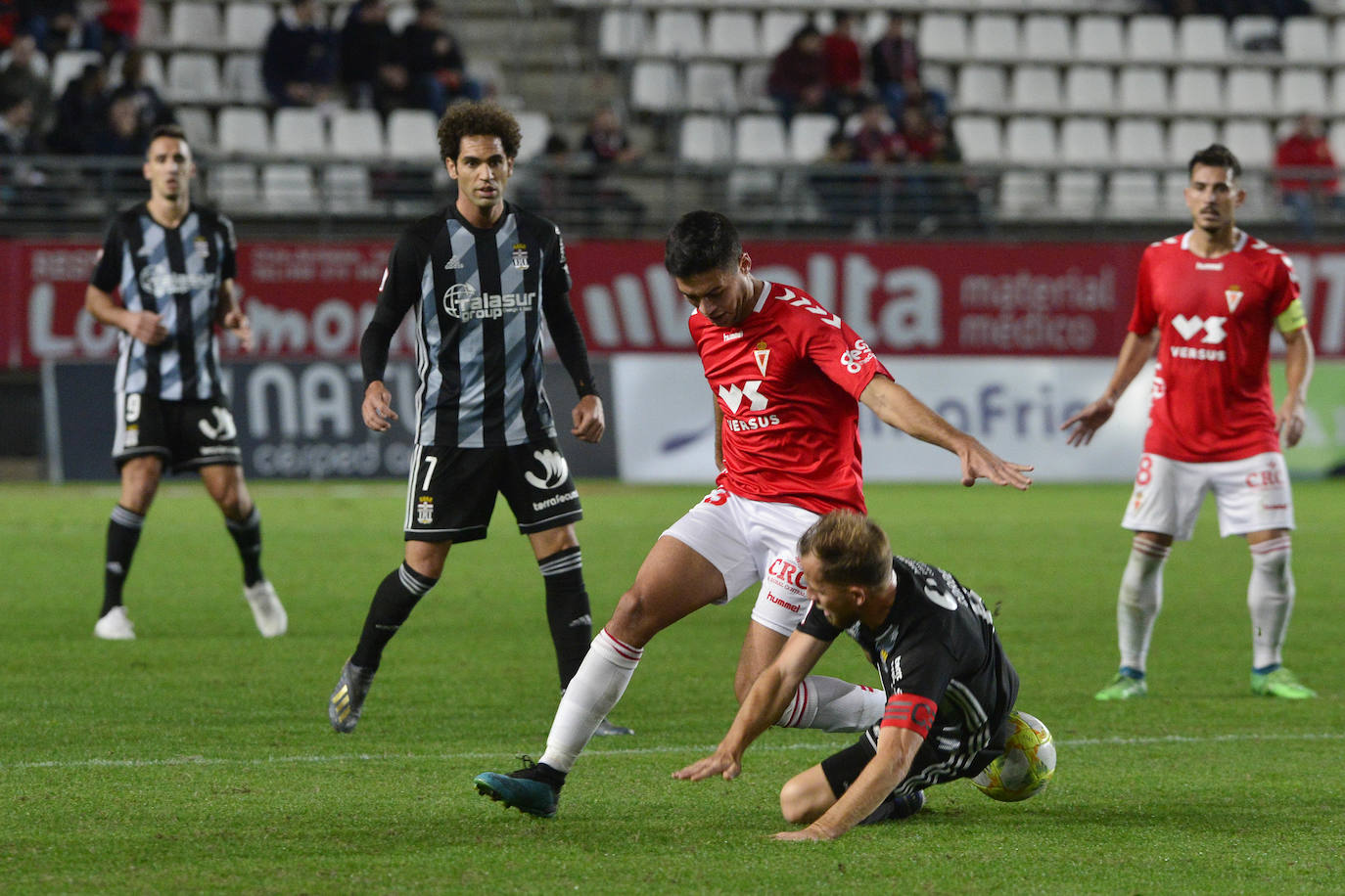 El Cartagena fue mejor en la primera parte, pero el amor propio de los de Adrián Hernández decantó un duelo en el que marcaron Edu Luna y Víctor Meseguer