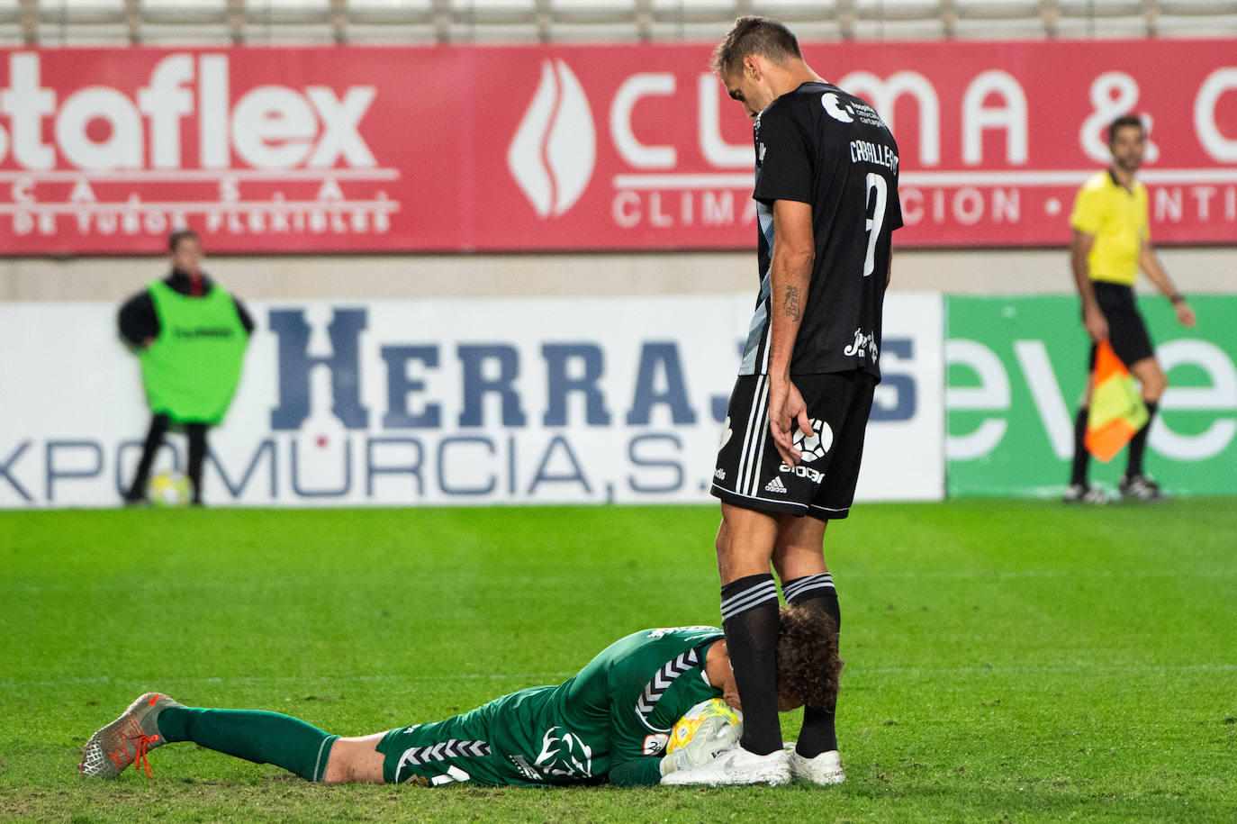 El Cartagena fue mejor en la primera parte, pero el amor propio de los de Adrián Hernández decantó un duelo en el que marcaron Edu Luna y Víctor Meseguer