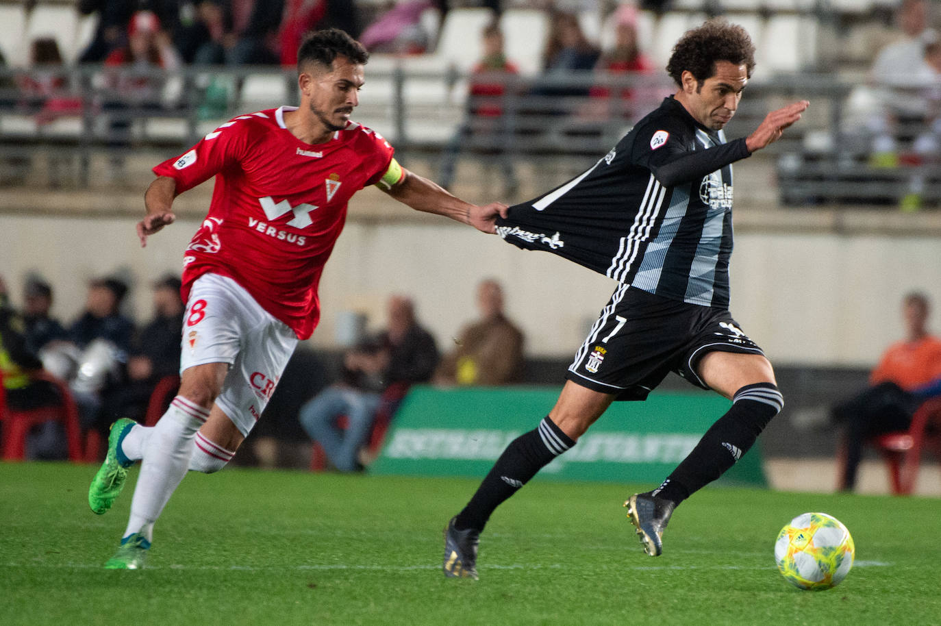 El Cartagena fue mejor en la primera parte, pero el amor propio de los de Adrián Hernández decantó un duelo en el que marcaron Edu Luna y Víctor Meseguer