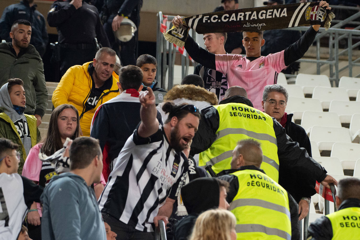 El Cartagena fue mejor en la primera parte, pero el amor propio de los de Adrián Hernández decantó un duelo en el que marcaron Edu Luna y Víctor Meseguer