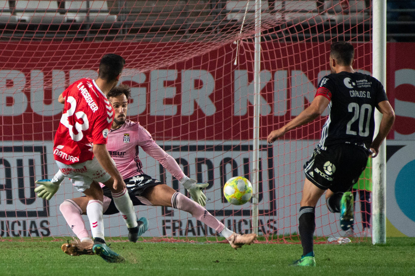 El Cartagena fue mejor en la primera parte, pero el amor propio de los de Adrián Hernández decantó un duelo en el que marcaron Edu Luna y Víctor Meseguer