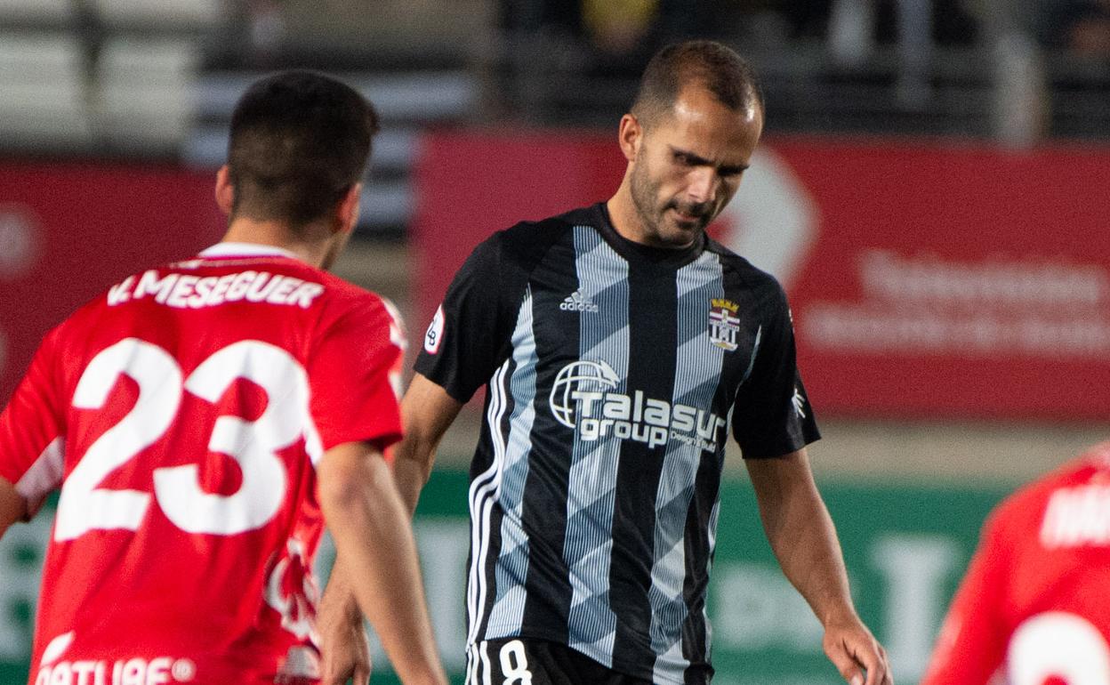 Verza, centrocampista del FC Cartagena, en el encuentro de este domingo ante el Real Murcia.