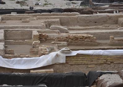 Imagen secundaria 1 - 1 y 2: Muros originales de los siglos XII y XIII excavados en las dos campañas arqueológicas realizadas, ya protegidos y consolidados. 3: Vista actual del yacimiento de San Esteban,en la zona protegida con grava y geotextil.