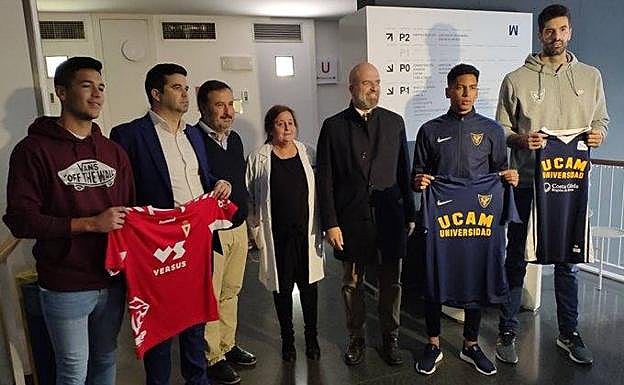 Representantes de los tres conjuntos, apoyando la iniciativa.