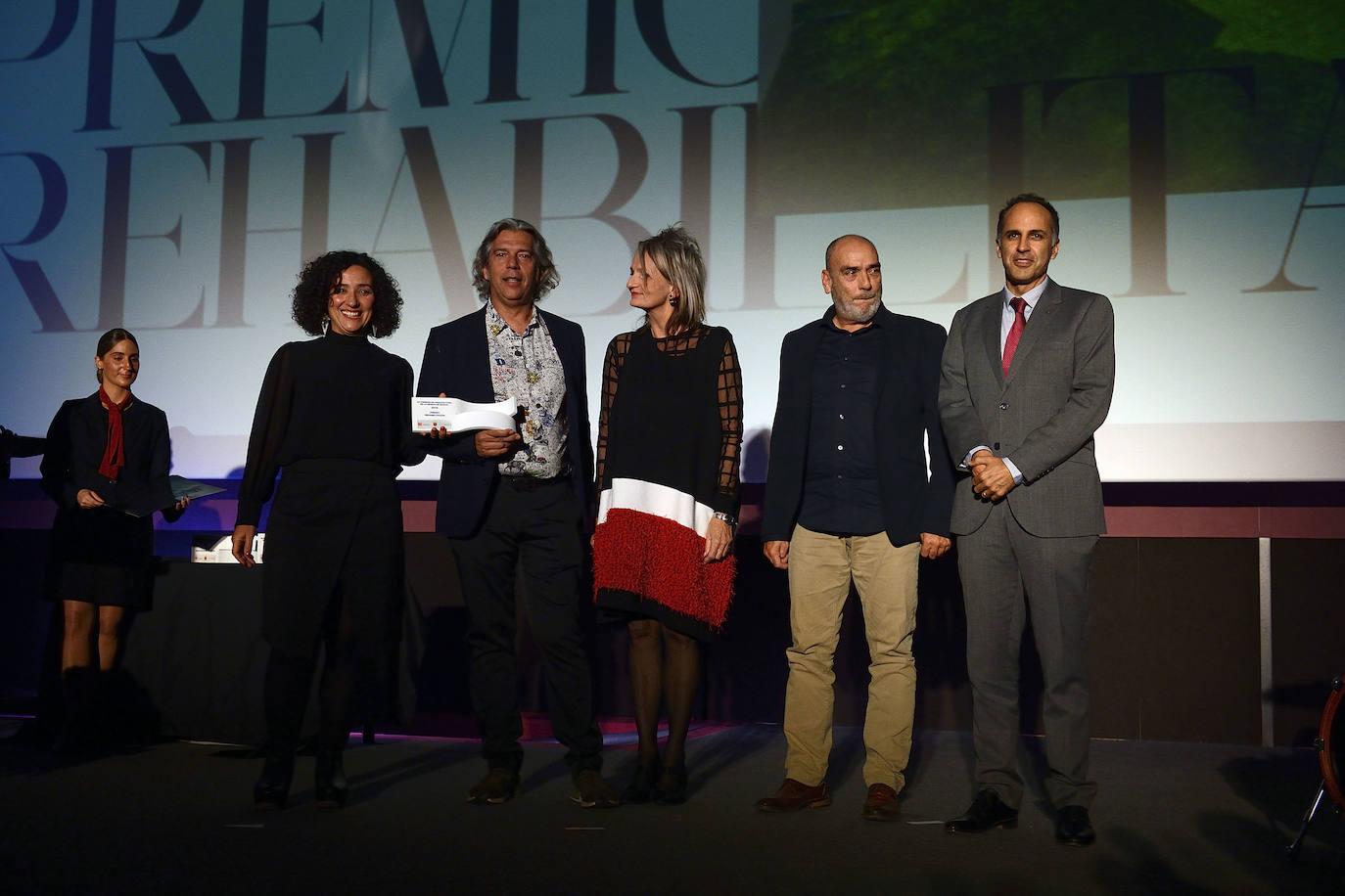 La decana, María José Peñalver, destaca el compromiso de la profesión con la sostenibilidad y la accesibilidad.