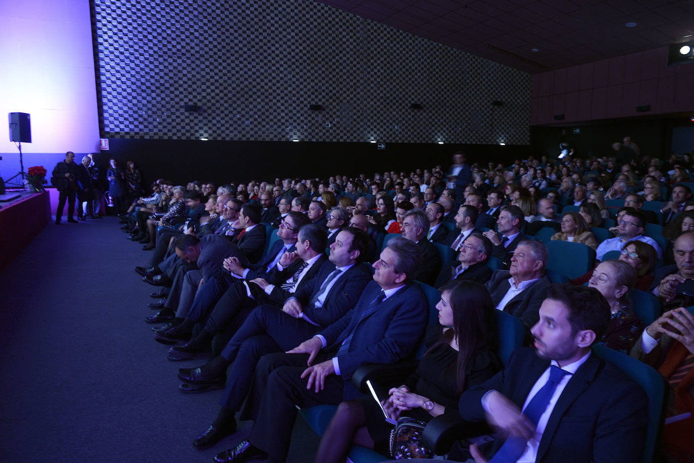 La decana, María José Peñalver, destaca el compromiso de la profesión con la sostenibilidad y la accesibilidad.