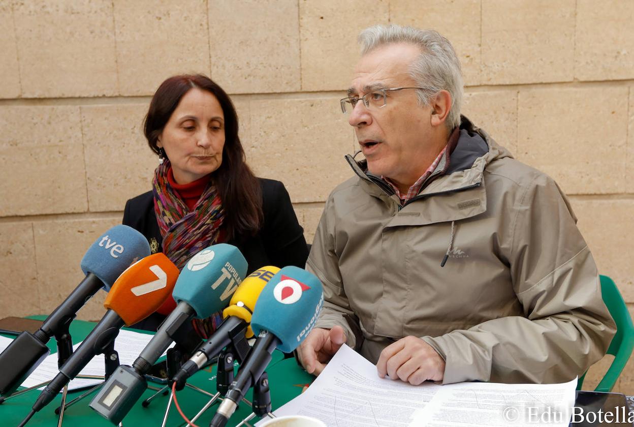 Isabel Fuentes y Andrés Campoy, este jueves, en rueda de prensa.