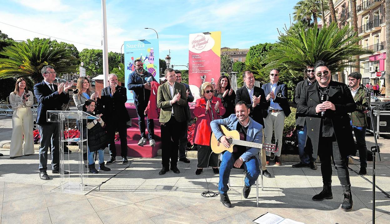 Antonio El Turro y Fran Botía, ayer, durante su actuación en La Glorieta. 