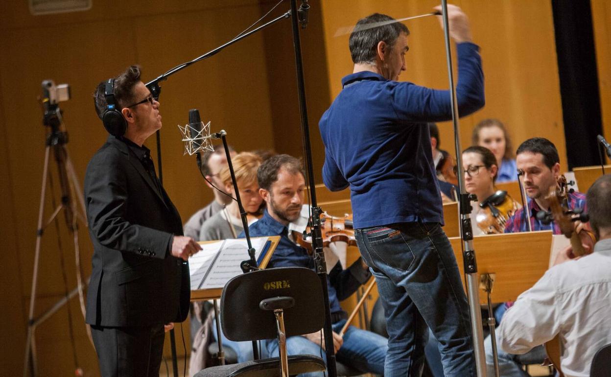 Santiago Auserón, durante una de las sesiones con la Orquesta Sinfónica de la Región de Murcia, en febrero de 2017.