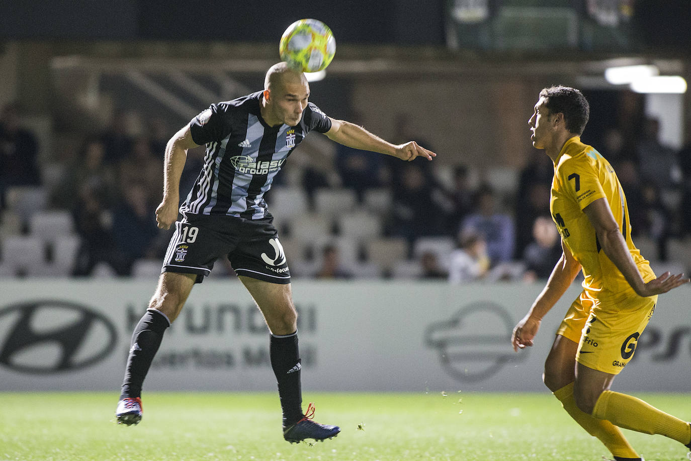 El Cartagena se lleva el partido contra el UCAM Murcia sin demasiada brillantez, pero consigue olvidar su derrota ante el Real Murcia y seguir líder