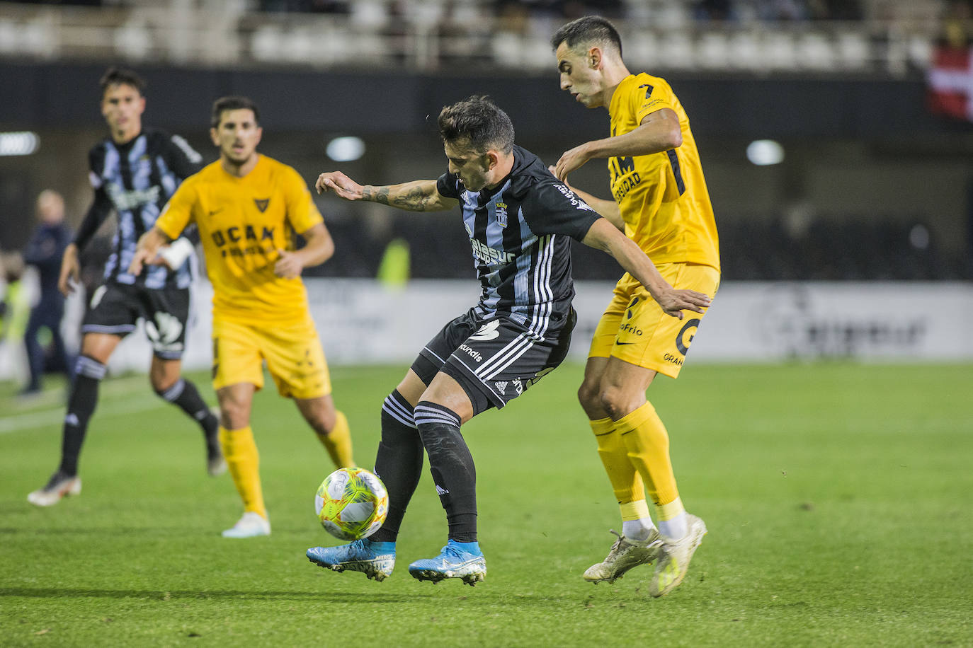 El Cartagena se lleva el partido contra el UCAM Murcia sin demasiada brillantez, pero consigue olvidar su derrota ante el Real Murcia y seguir líder