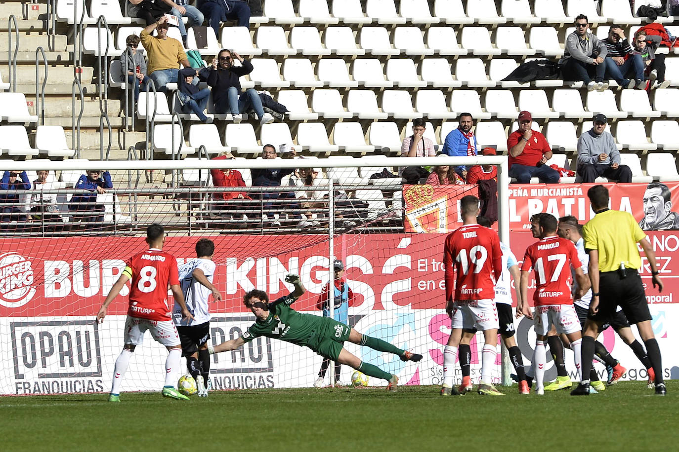 El equipo de Sandroni tira de oficio para llevarse los tres puntos del Enrique Roca, en un duelo en el que los granas no tuvieron ni fútbol ni acierto