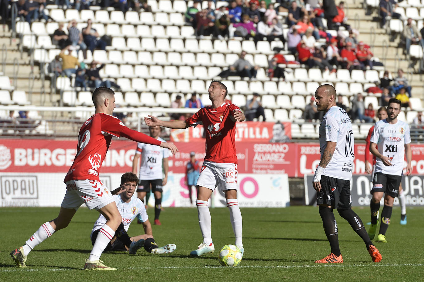 El equipo de Sandroni tira de oficio para llevarse los tres puntos del Enrique Roca, en un duelo en el que los granas no tuvieron ni fútbol ni acierto