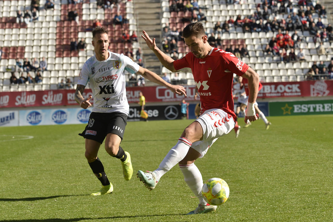 El equipo de Sandroni tira de oficio para llevarse los tres puntos del Enrique Roca, en un duelo en el que los granas no tuvieron ni fútbol ni acierto