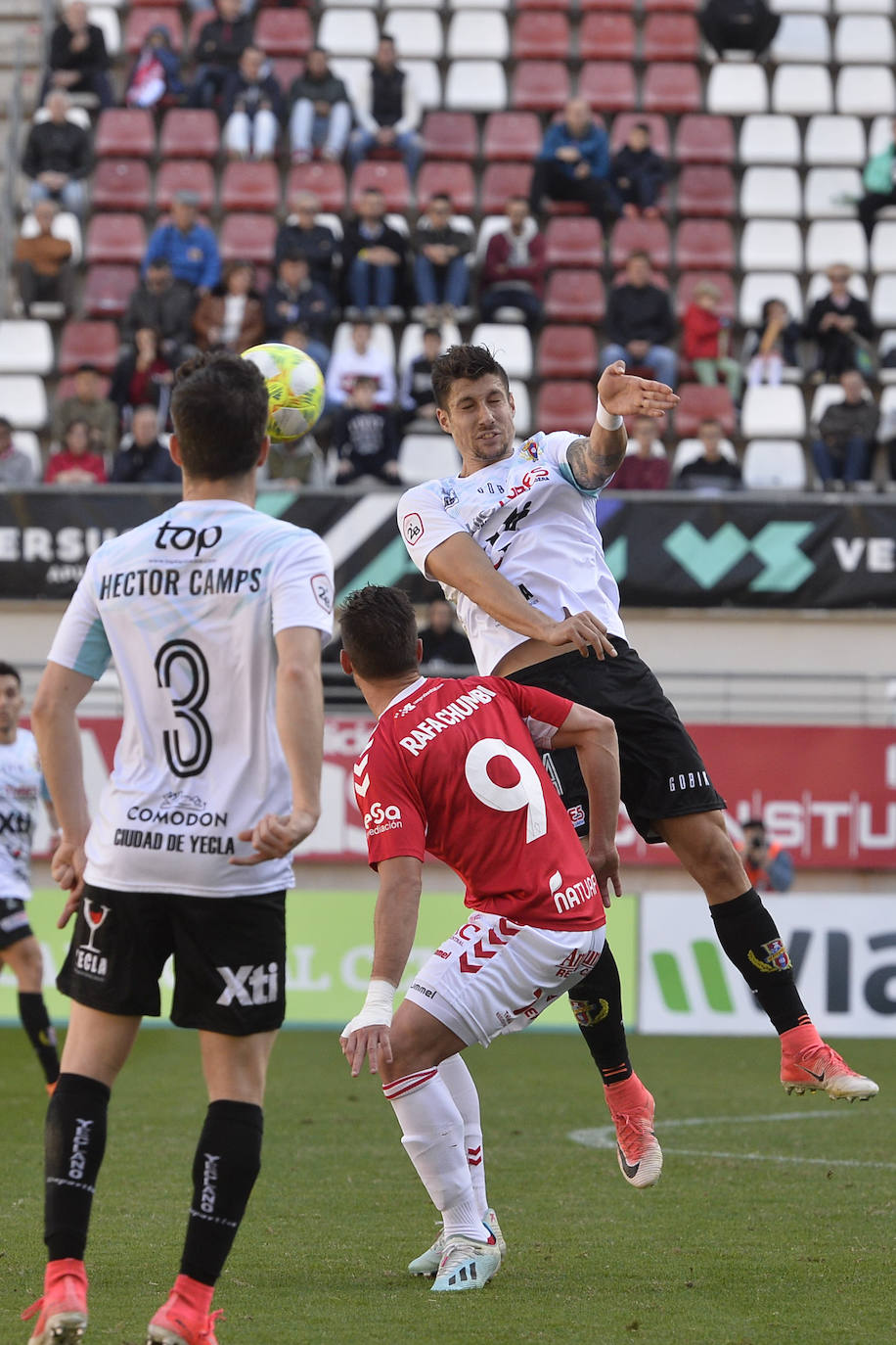 El equipo de Sandroni tira de oficio para llevarse los tres puntos del Enrique Roca, en un duelo en el que los granas no tuvieron ni fútbol ni acierto