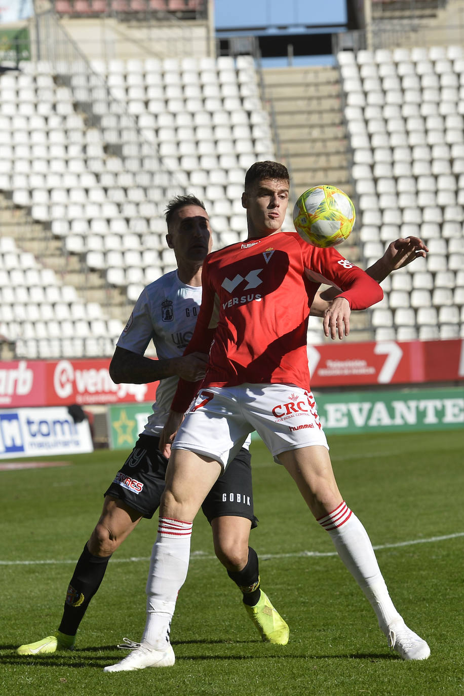 El equipo de Sandroni tira de oficio para llevarse los tres puntos del Enrique Roca, en un duelo en el que los granas no tuvieron ni fútbol ni acierto