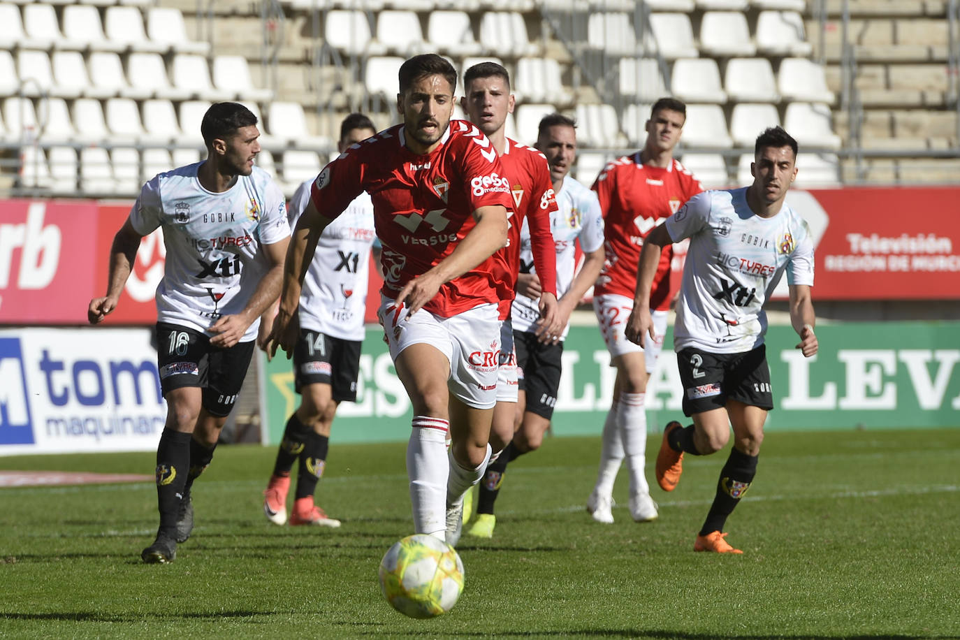 El equipo de Sandroni tira de oficio para llevarse los tres puntos del Enrique Roca, en un duelo en el que los granas no tuvieron ni fútbol ni acierto