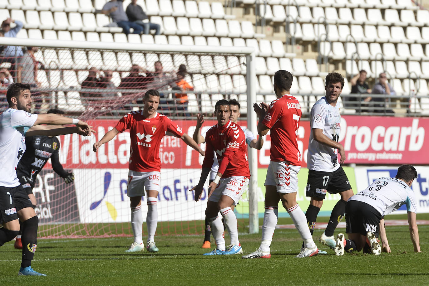 El equipo de Sandroni tira de oficio para llevarse los tres puntos del Enrique Roca, en un duelo en el que los granas no tuvieron ni fútbol ni acierto