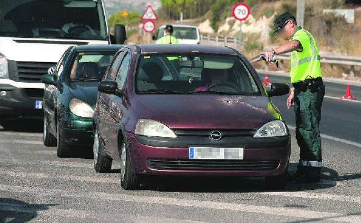 Control de la Guardia Civil en una carretera de la Región de Murcia, en una imagen de archivo.