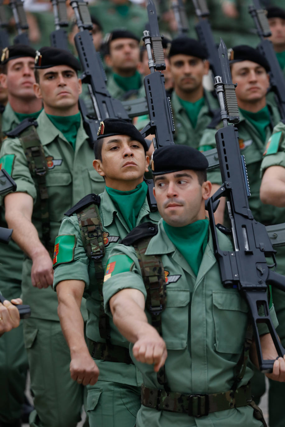 Las instalaciones del acuartelamiento de Santa Bárbara, en la pedanía murciana de Javalí Nuevo, acogieron este viernes la ceremonia de entrega de mando del Regimiento de Infantería 'Zaragoza nº5', en la que tomó posesión del cargo el coronel Francisco Herrera Cruz, que ha venido a reemplazar a José Ruipérez. 