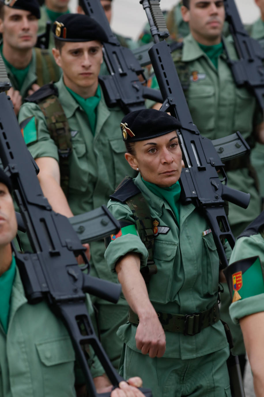 Las instalaciones del acuartelamiento de Santa Bárbara, en la pedanía murciana de Javalí Nuevo, acogieron este viernes la ceremonia de entrega de mando del Regimiento de Infantería 'Zaragoza nº5', en la que tomó posesión del cargo el coronel Francisco Herrera Cruz, que ha venido a reemplazar a José Ruipérez. 