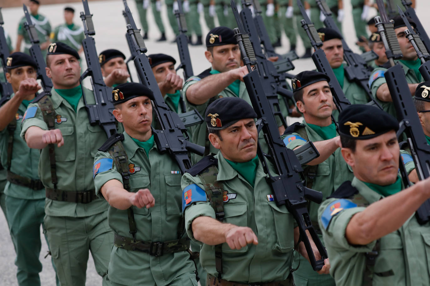 Las instalaciones del acuartelamiento de Santa Bárbara, en la pedanía murciana de Javalí Nuevo, acogieron este viernes la ceremonia de entrega de mando del Regimiento de Infantería 'Zaragoza nº5', en la que tomó posesión del cargo el coronel Francisco Herrera Cruz, que ha venido a reemplazar a José Ruipérez. 