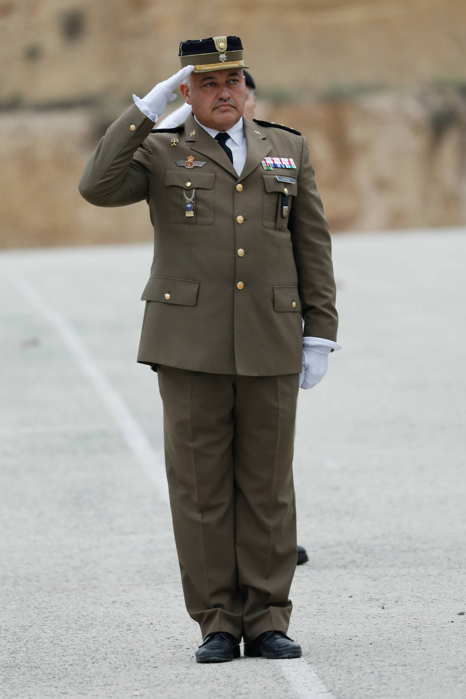 Las instalaciones del acuartelamiento de Santa Bárbara, en la pedanía murciana de Javalí Nuevo, acogieron este viernes la ceremonia de entrega de mando del Regimiento de Infantería 'Zaragoza nº5', en la que tomó posesión del cargo el coronel Francisco Herrera Cruz, que ha venido a reemplazar a José Ruipérez. 