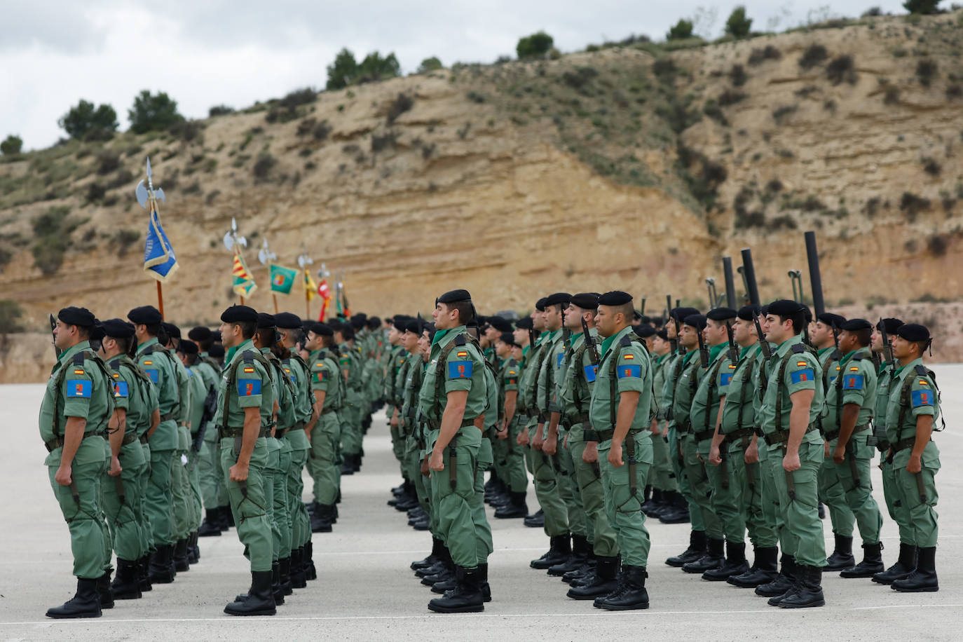 Las instalaciones del acuartelamiento de Santa Bárbara, en la pedanía murciana de Javalí Nuevo, acogieron este viernes la ceremonia de entrega de mando del Regimiento de Infantería 'Zaragoza nº5', en la que tomó posesión del cargo el coronel Francisco Herrera Cruz, que ha venido a reemplazar a José Ruipérez. 