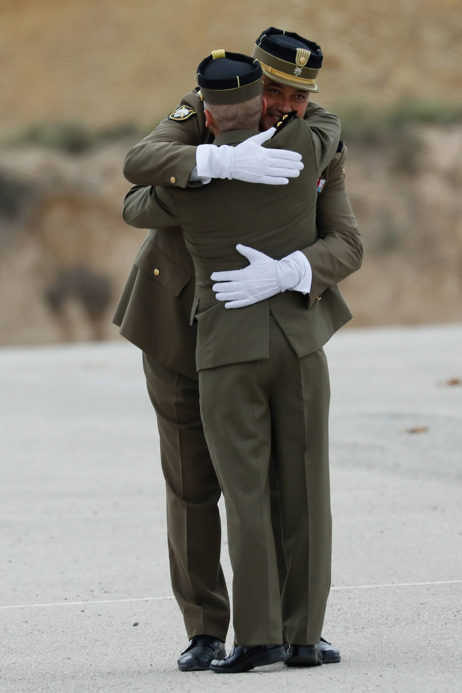 Las instalaciones del acuartelamiento de Santa Bárbara, en la pedanía murciana de Javalí Nuevo, acogieron este viernes la ceremonia de entrega de mando del Regimiento de Infantería 'Zaragoza nº5', en la que tomó posesión del cargo el coronel Francisco Herrera Cruz, que ha venido a reemplazar a José Ruipérez. 