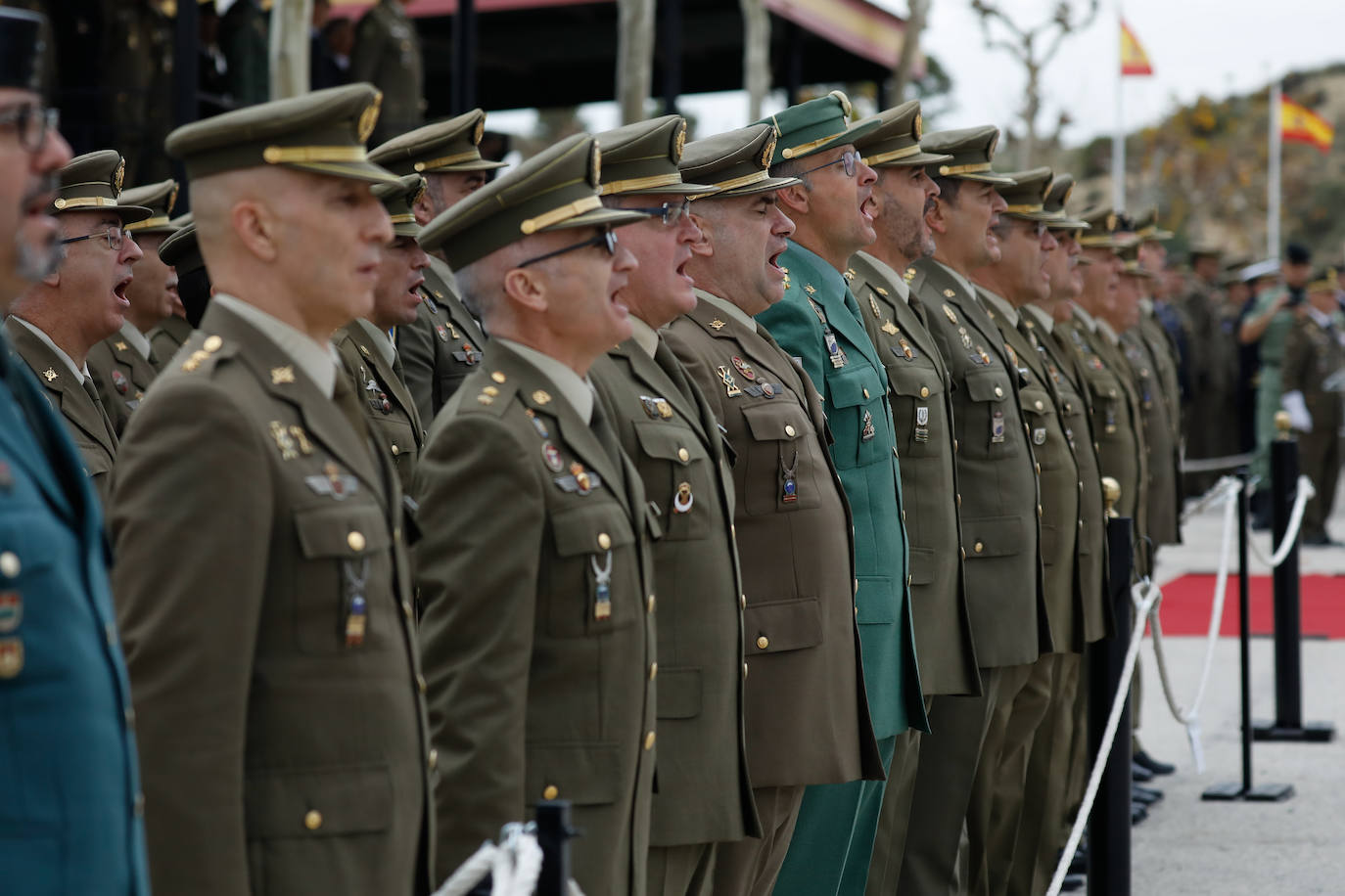 Las instalaciones del acuartelamiento de Santa Bárbara, en la pedanía murciana de Javalí Nuevo, acogieron este viernes la ceremonia de entrega de mando del Regimiento de Infantería 'Zaragoza nº5', en la que tomó posesión del cargo el coronel Francisco Herrera Cruz, que ha venido a reemplazar a José Ruipérez. 