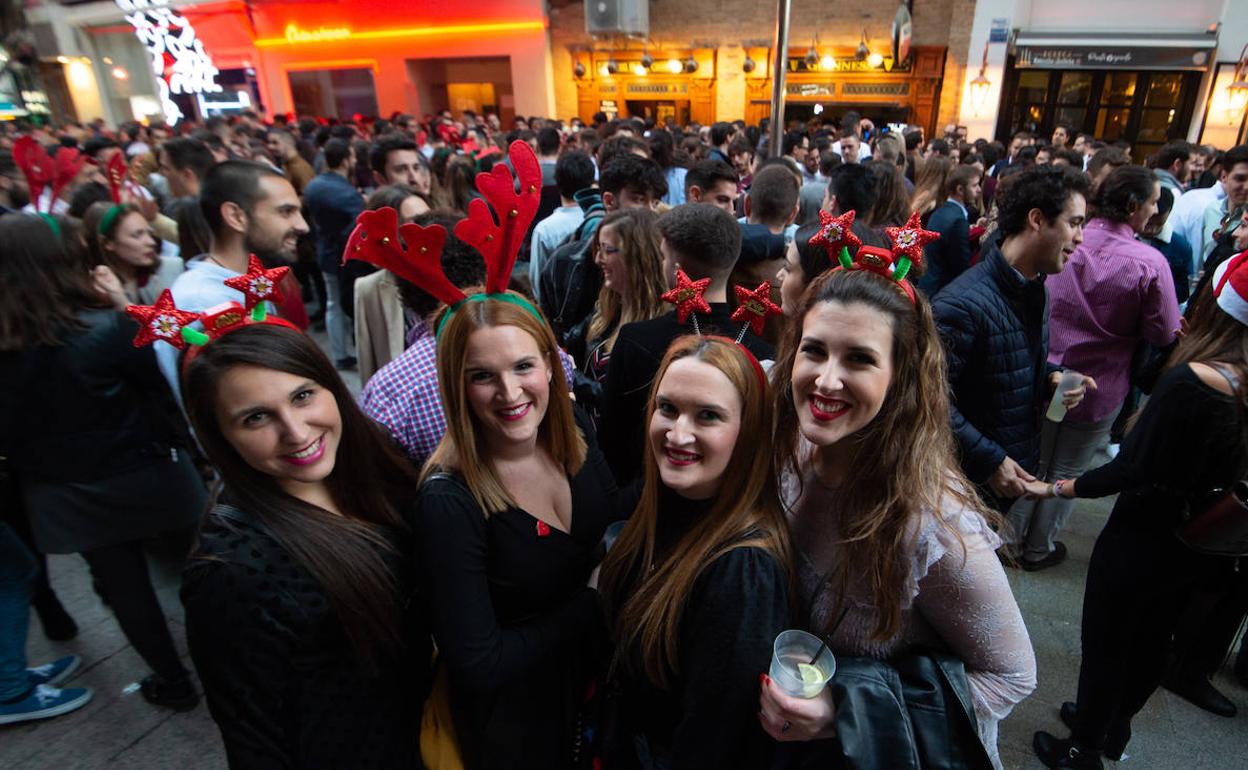 Las calles del centro de Murcia, abarrotadas durante este martes.