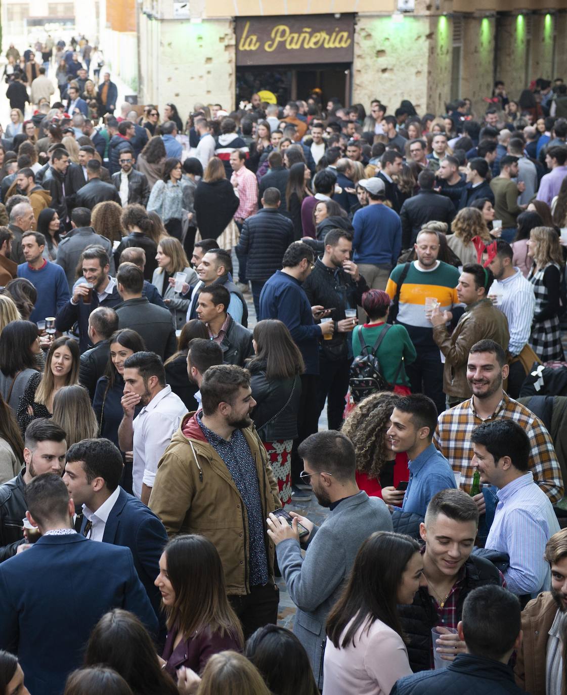 Miles de personas tomaron las calles este martes desde la hora de comer para celebrar la Nochebuena junto a familiares y amigos