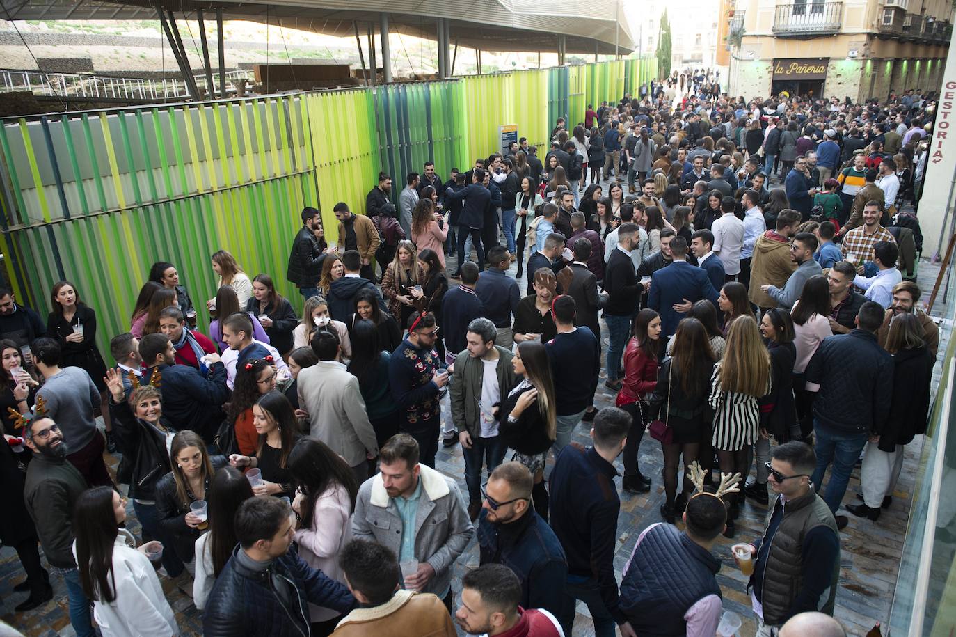 Miles de personas tomaron las calles este martes desde la hora de comer para celebrar la Nochebuena junto a familiares y amigos