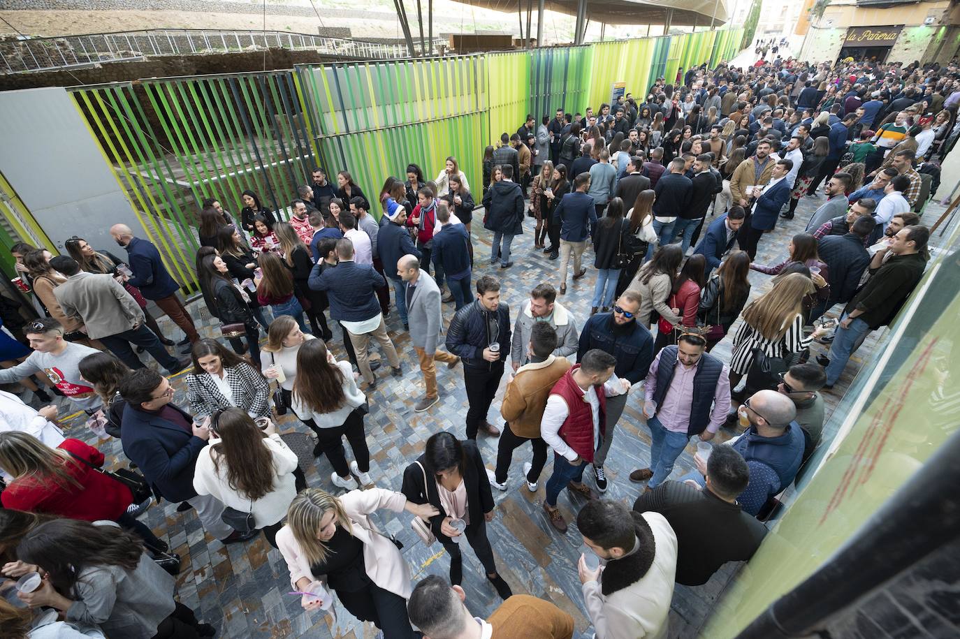 Miles de personas tomaron las calles este martes desde la hora de comer para celebrar la Nochebuena junto a familiares y amigos