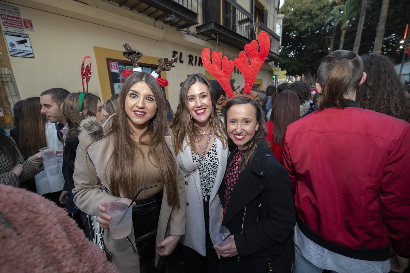 Miles de personas tomaron las calles este martes desde la hora de comer para celebrar la Nochebuena junto a familiares y amigos
