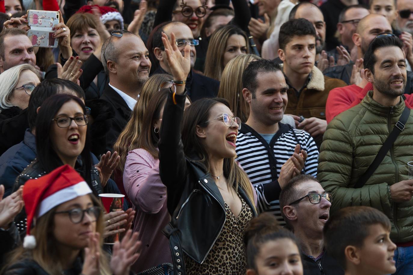 Miles de personas tomaron las calles este martes desde la hora de comer para celebrar la Nochebuena junto a familiares y amigos