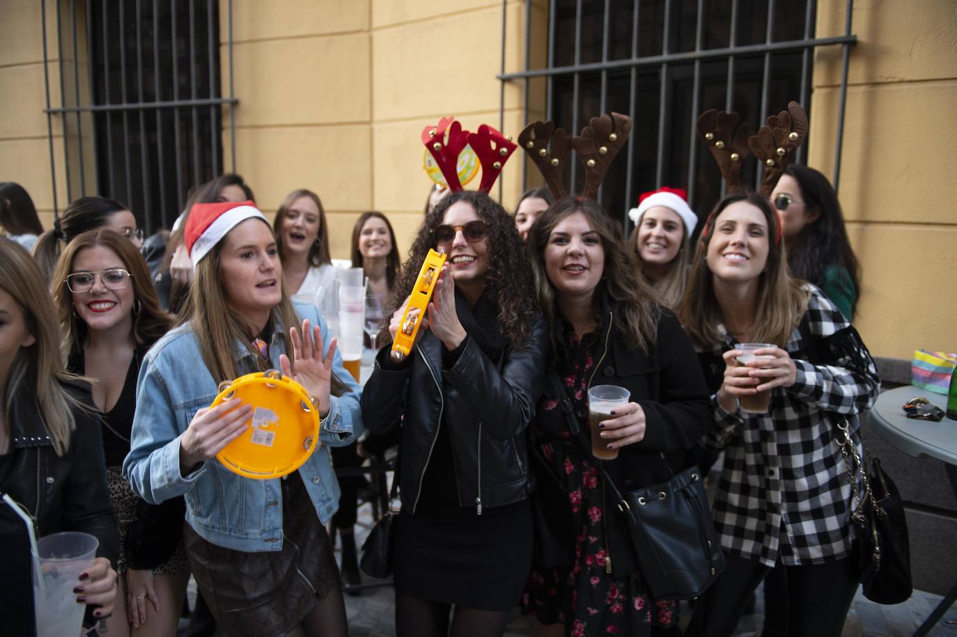 Miles de personas tomaron las calles este martes desde la hora de comer para celebrar la Nochebuena junto a familiares y amigos