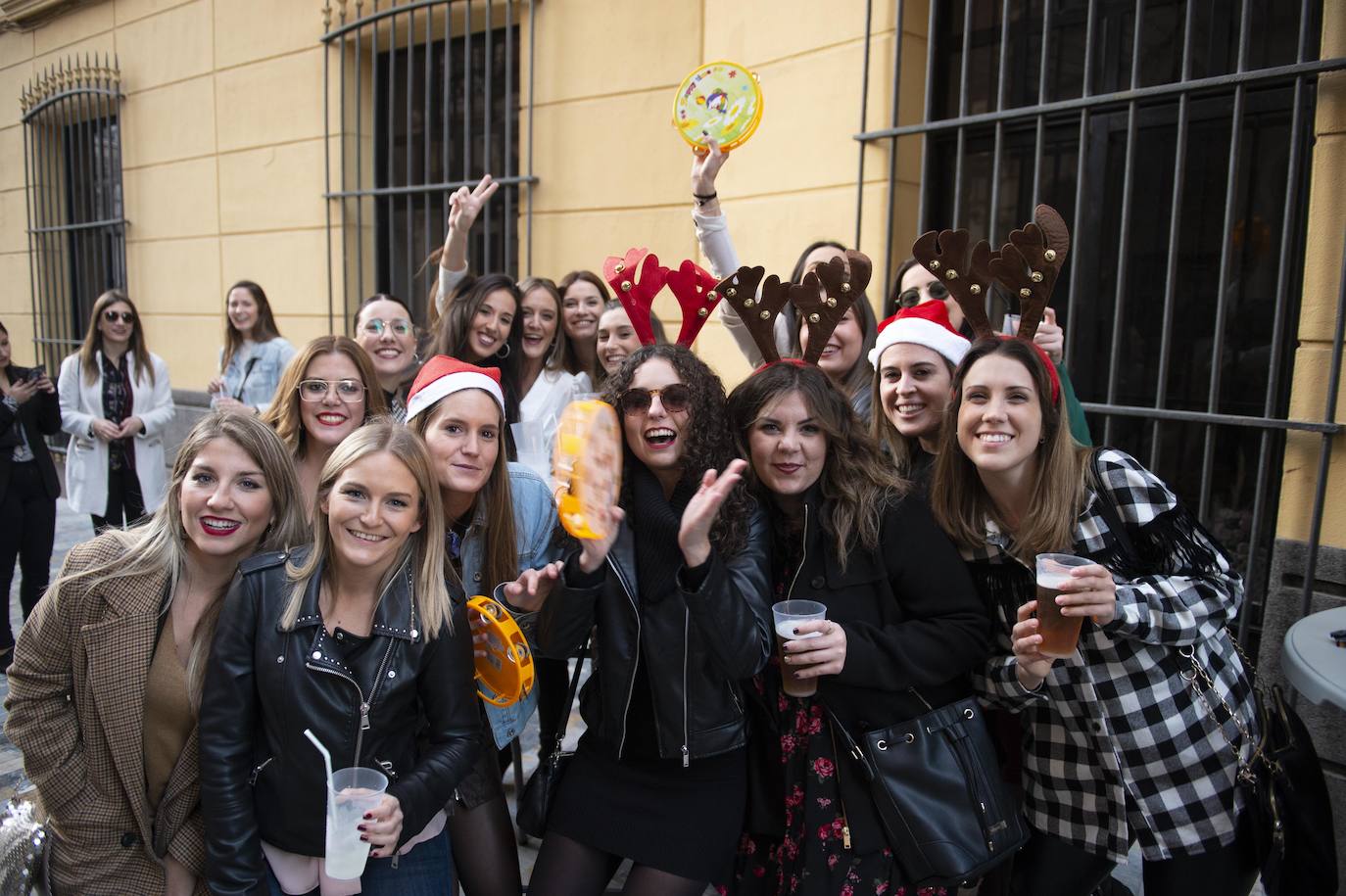 Miles de personas tomaron las calles este martes desde la hora de comer para celebrar la Nochebuena junto a familiares y amigos