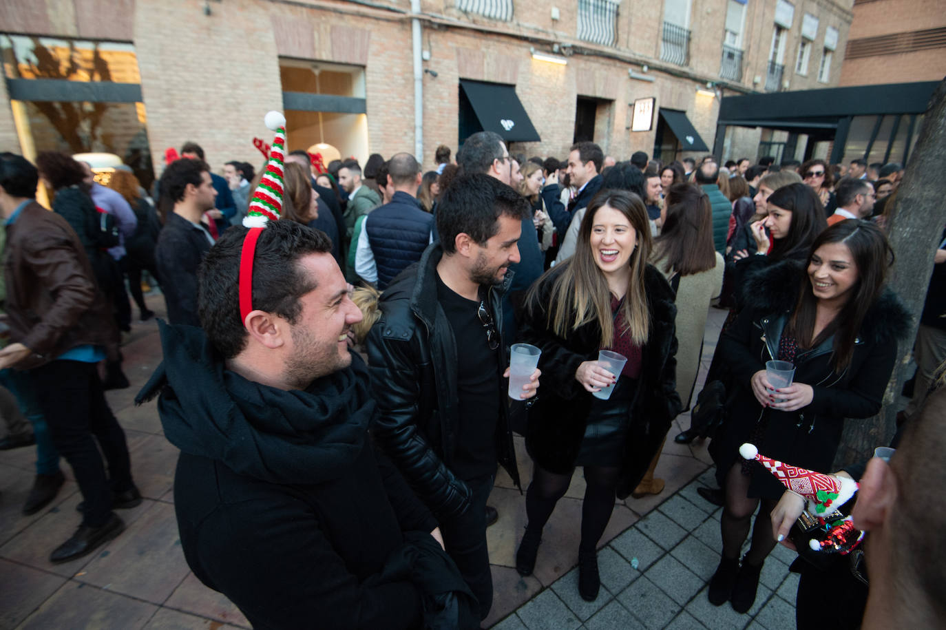 Miles de personas tomaron las calles este martes desde la hora de comer para celebrar la Nochebuena junto a familiares y amigos