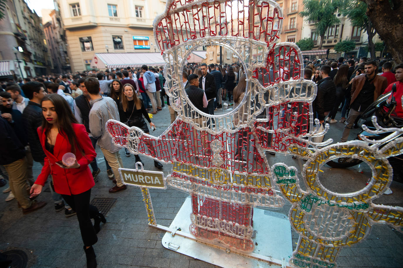 Miles de personas tomaron las calles este martes desde la hora de comer para celebrar la Nochebuena junto a familiares y amigos