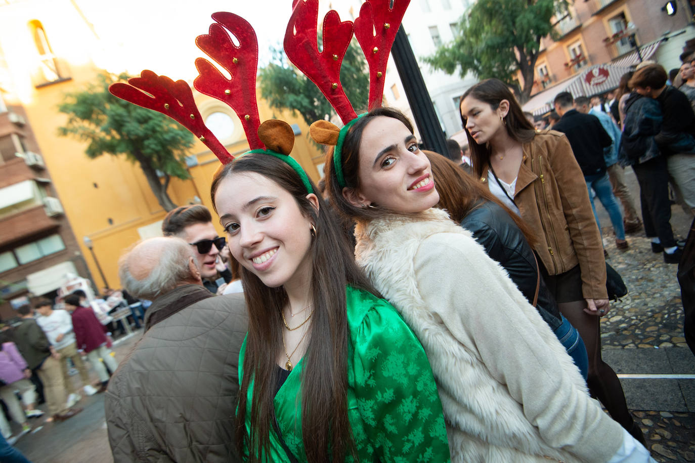 Miles de personas tomaron las calles este martes desde la hora de comer para celebrar la Nochebuena junto a familiares y amigos