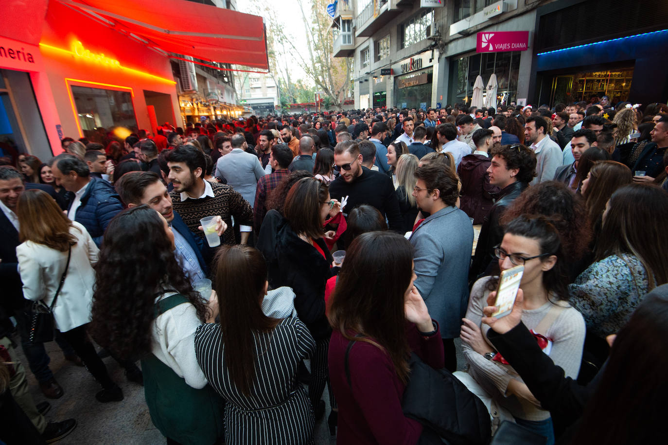 Miles de personas tomaron las calles este martes desde la hora de comer para celebrar la Nochebuena junto a familiares y amigos
